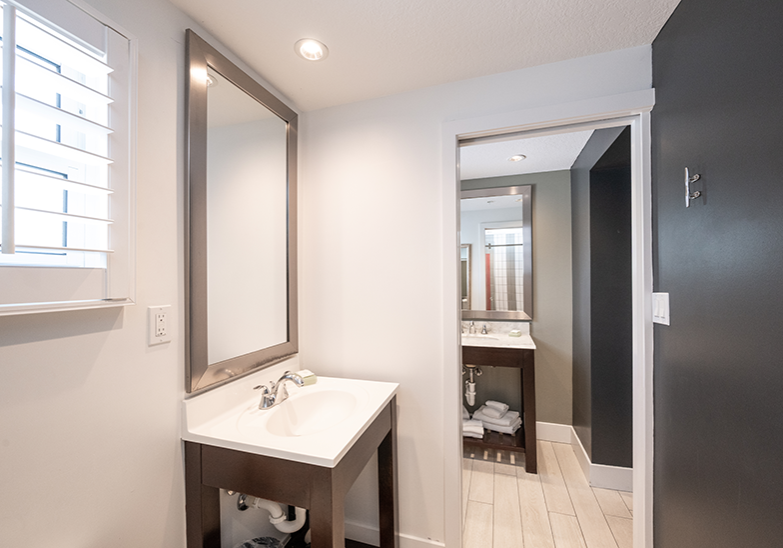 bathroom bathroom